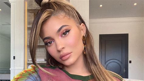 Kylie Jenner Brings Back This Hairdo In Raunchy Pic