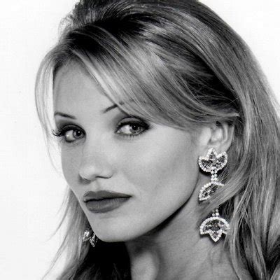 In the cartoon series, he's voiced by rob paulsen. Tina Carlyle And Stanley Ipkiss / Top 10 Cameron Diaz Rooftop Film Club / The mask stanley ...