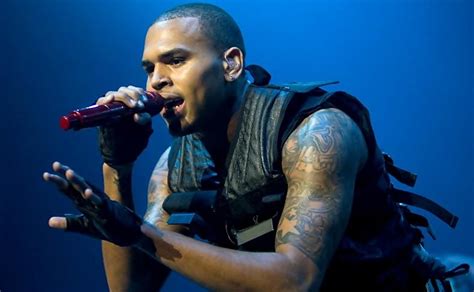 Christopher maurice brown, mais conhecido pelo nome de chris brown, nascido em 05 de maio de 1989 em tappahannock, chris a um rapper, dançarino, coreógrafo, compositor, ator e diretor américain,chris brown é um cantor de música pop, r&b e hip hop além de dançarino ,estreou. Chris Brown lança clipe de "Don't Wake Me Up". - GALAXY ...