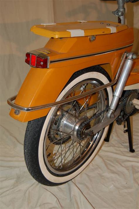 Усі зіркові виробники газових котлів. Original 104 V (1970) - Mobylette