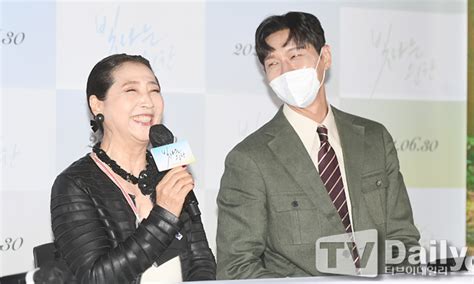 엄영수, 'tv는 사랑을 싣고'에서 17세 헤어진 친구 50년 만에 재회… 삼총사 완전체. '빛나는 순간' 고두심x지현우, 나이 차이 뛰어 넘은 감성 멜로 종합