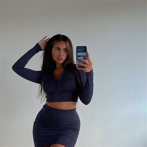 ℭ𝔩𝔞𝔲𝔡𝔦𝔞 𝔗𝔦𝔥𝔞𝔫 On Instagram Idk If Im A Skirt Girl🥴 Fashionnova
