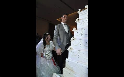 Sultan Kosen World S Tallest Man Gets Married In Turkey