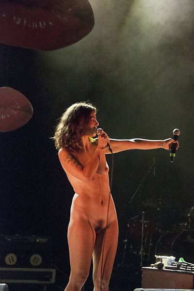 Singer Shows Pussy On Stage