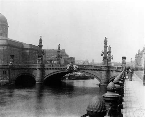 1890ca Blick Von Der Burgstraße Auf Die Kaiser Wilhelm Brücke Links