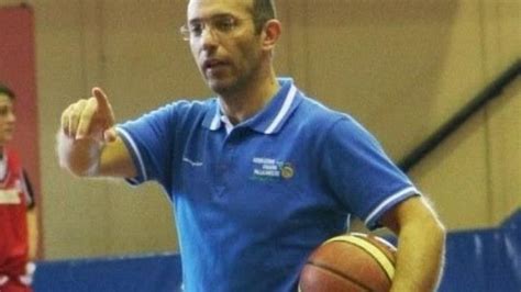 Basket Lallenatore Andrea Schiavi Parla Del Divorzio Con La Blù