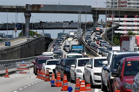 Klik pada butang butang auto insurance renewal/baharui auto insuran. No Penalties Against 2 Million People Who Failed To Renew ...