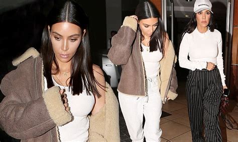 Kim And Kourtney Kardashian Meet To Talk Over Dinner Daily Mail Online