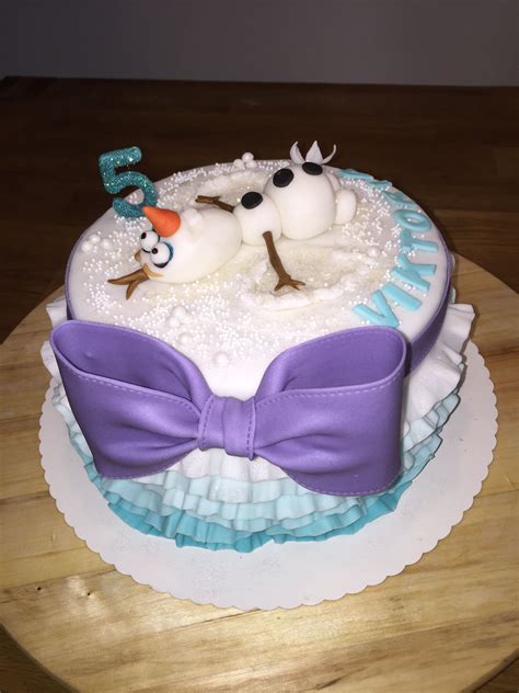 Schritt für schritt anleitungen, die ihnen helfen den nächsten kindergeburtstag vorzubereiten und durchzuführen. Olaf cake