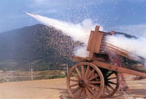 The large size of the chinese rockets, however, does set them apart from other reentries. Hwacha. Medieval Korean rocket battery. | War Machines ...
