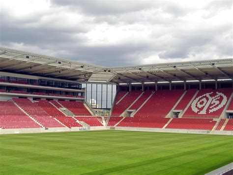 Aan het einde van de oorlog bundelde de club de krachten met sv 08 mainz om een volwaardig elftal te kunnen neerzetten en na de oorlog fuseerden de clubs tot 1. Stadion Mainz