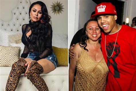 Кристофер морис (крис) браун — американский певец и актёр. Chris Brown's Mom Joyce Hawkins Showcases Her Youthful Physique As She Poses In A Tight Black ...