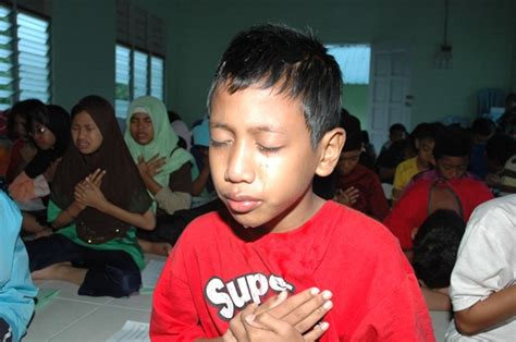 Sebarkan ini ya, pembinaan karakter seseorang itu dapat atau bisa dibentuk sejak ia lahir serta mulai belajar. Iman DSemungkis Camp & Resort: Sekolah Kebangsaan Kota Warisan