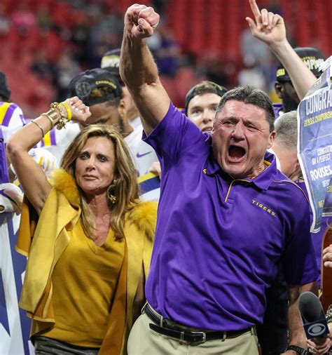 Arriba 40+ imagen lsu coach divorce reason - Abzlocal.mx