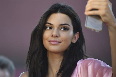 Photoshop Ili Operacija Pogledajte Zadnjicu Kendall Jenner Tračara