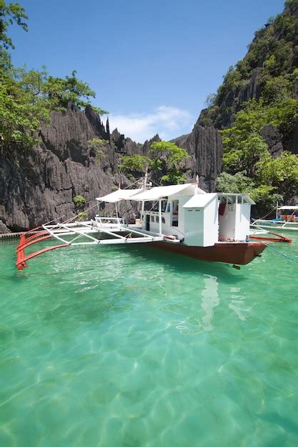 Premium Photo Filipino Boat In Green Lagoon Coron Philippines