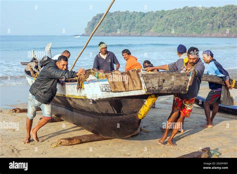 Indian Fishermen Returning From Their Fishing Trip Pull Fishing Boat On