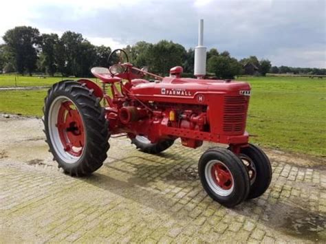 Te koop zeer mooie farmall rowcop h benzine van bouwjaar 1951. Zowel