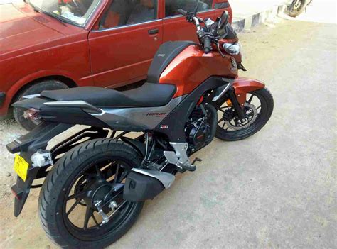 The honda hornet range first began in 1998, taking an old dependable cbr600f sportsbike engine and shoehorning it into a basic chassis to create the alongside the 600cc variant, a larger honda cb900f hornet also appeared in 2001, featuring a reworked version of the 918.5cc inline four. Honda Hornet Old Version - Honda Cb Hornet 160r Price 2021 ...