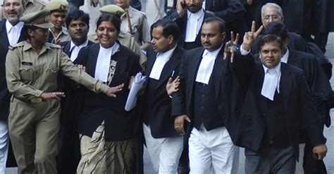 How much does indian lawyer earn? Nearly half the practicing lawyers in India are fake: Bar ...
