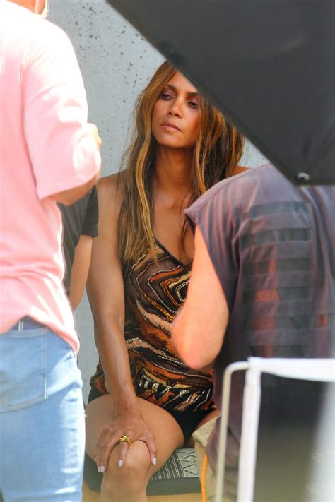 9883 halle berry pictures from 2020. HALLE BERRY at a Photoshoot in Los Angeles 08/17/2020 ...