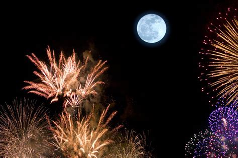 See A Rare 4th Of July Fireworks Full Moon And Lunar Eclipse Combo