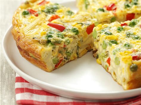 Omelett mit Nudeln und buntem Gemüse Frittata veneta Rezept