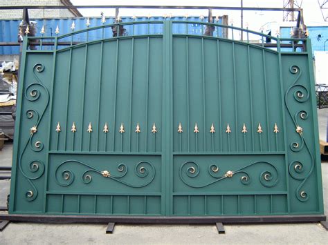 This type of iron gate design is rapidly becoming the most popular one among nigerian homeowners, which is very understandable: Modern Gate Design for Elegant Home Decoration Ideas ...
