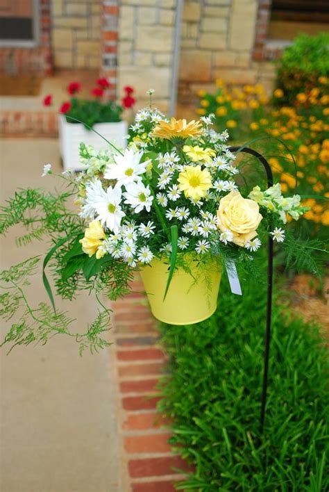 Buy yellow wedding bouquets and get the best deals at the lowest prices on ebay! Reception Decor - Yellow tin of white and yellow daisies ...