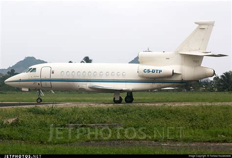 The b refers to upgraded engines, producing more power and performance capacity. CS-DTP | Dassault Falcon 900B | Omni Aviação e Tecnologia | Tomasz Kozakowski | JetPhotos