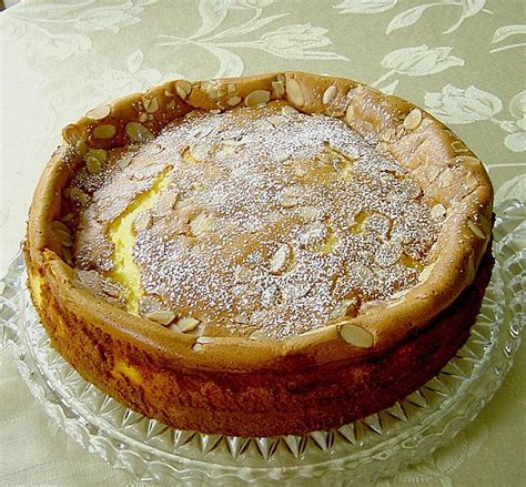 Where they sell this cake (see the photo below, showing the cheese chop). Eierschecke ohne Teigboden | Rezept | Eierschecke ...