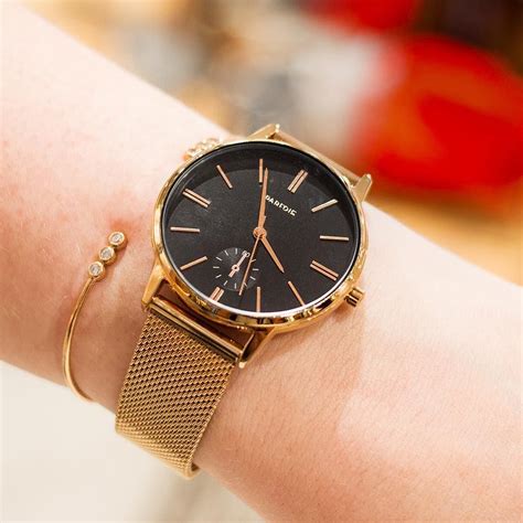 Findet ihr diese goldene Armbanduhr auch so wunderhübsch wie wir