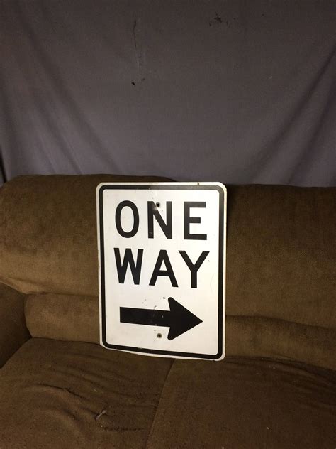 Vintage Retired Metal One Way Street Sign Arrow Right Road Sign Man