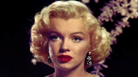 Marilyn Monroes Red Lipstick Voted Top Beauty Trend Itv News