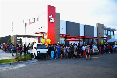 Jollibee Opens Its First Store In Illinois Usa Inquirer Business