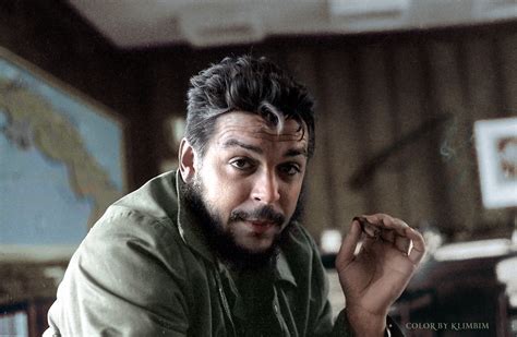 Ernesto Che Guevara smokes cigar - color photos - The CigarMonkeys