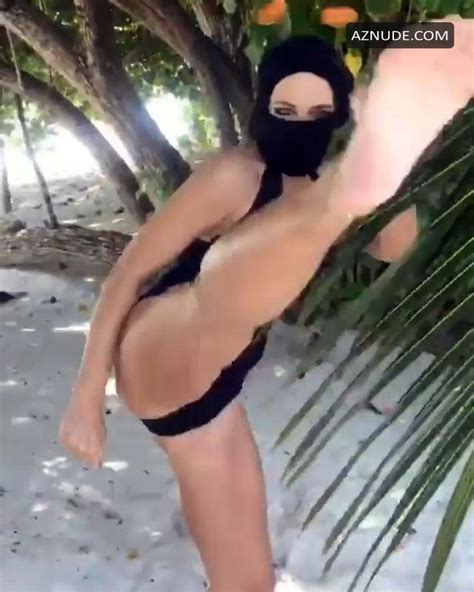 Elizabeth Hurley Hot Wearing A Black Swimsuit On The Beach In Maldives Aznude