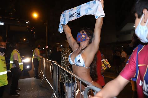 Miss Bumbum Suzy Cortez Celebrates Messis First Title With Argentina