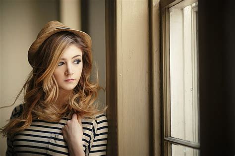 Chrissy Costanza 1080p 2k 4k 5k Hd Wallpapers Free Download Wallpaper Flare