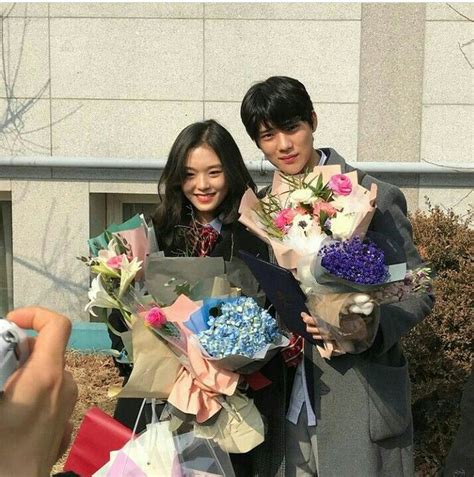 Di sini banyak foto aestetic kayak gtu. Pin oleh Zeemy Zone di Ulzzang | Gambar pasangan, Mode ...