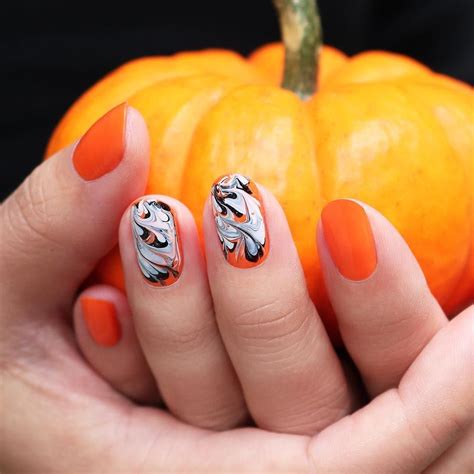 Swirling Ghost Halloween Manicure Halloween Nail Designs Halloween