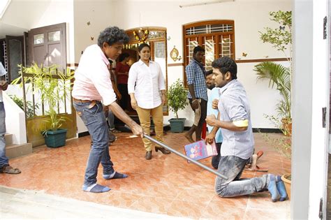 Abhirami, ананди, арджун и др. En Aaloda Seruppa Kaanom Movie Working Stills | Chennai365