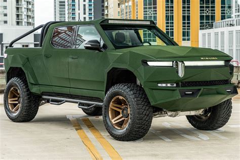 Apocalypse Nirvana Lifts And Modifies Rivian R1t