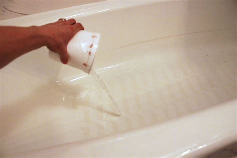 How To Clean A Bathtub Naturally