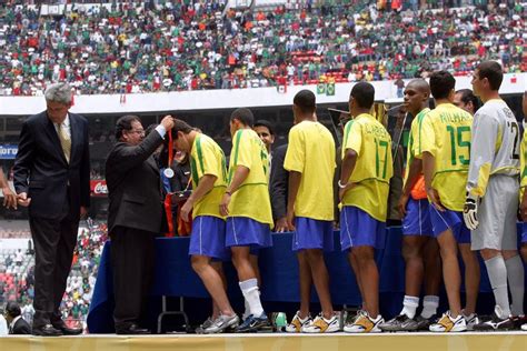 Se enfrentan en un gran mano a mano el mezcal y el daiquiri. México vs Brasil Final Copa Oro 2003 GALERÍA - Mediotiempo