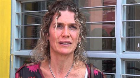 ''se me formaba una sonrisa por la alegría de maru botana halagó a argentina y dio la recetas de unas empanadas fritas de queso para sus seguidores. MARU BOTANA en Fundaciòn CONIN - YouTube
