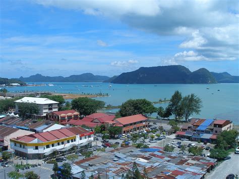 The kuala kedah ferry terminal shares the waterfront with many fishing boats. Distance From Kuala Lumpur To Selangor - Umpama 3