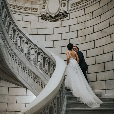 20 city hall wedding photos that will make you sprint to the courthouse