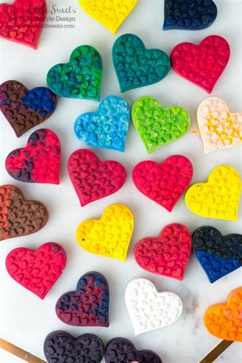 I wanted to make some cupcake hearts and the time it took to bake them was at least doubled. DIY Heart-Shaped Crayons - Silicone Baking Mold, Broken Crayons, Kids Activity