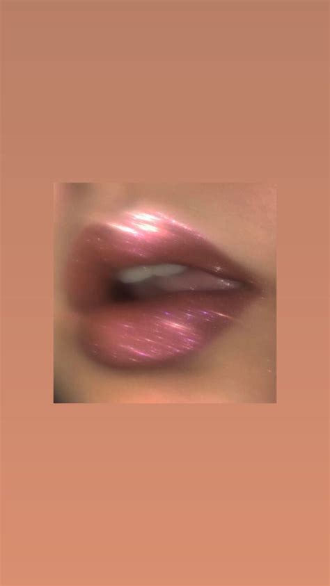 Glossy Lips Aesthetic Wallpaper